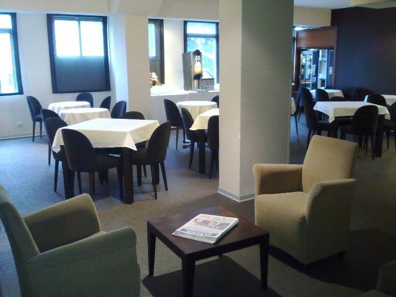 ホテル ウニヴェルサル サンティアゴ・デ・コンポステーラ レストラン 写真